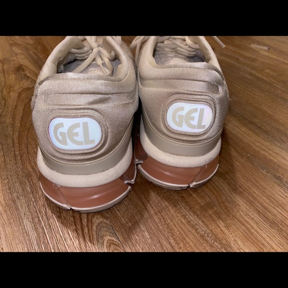 ASICS - Picture 3 of 6